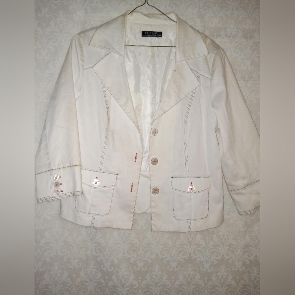 Cute white jacket